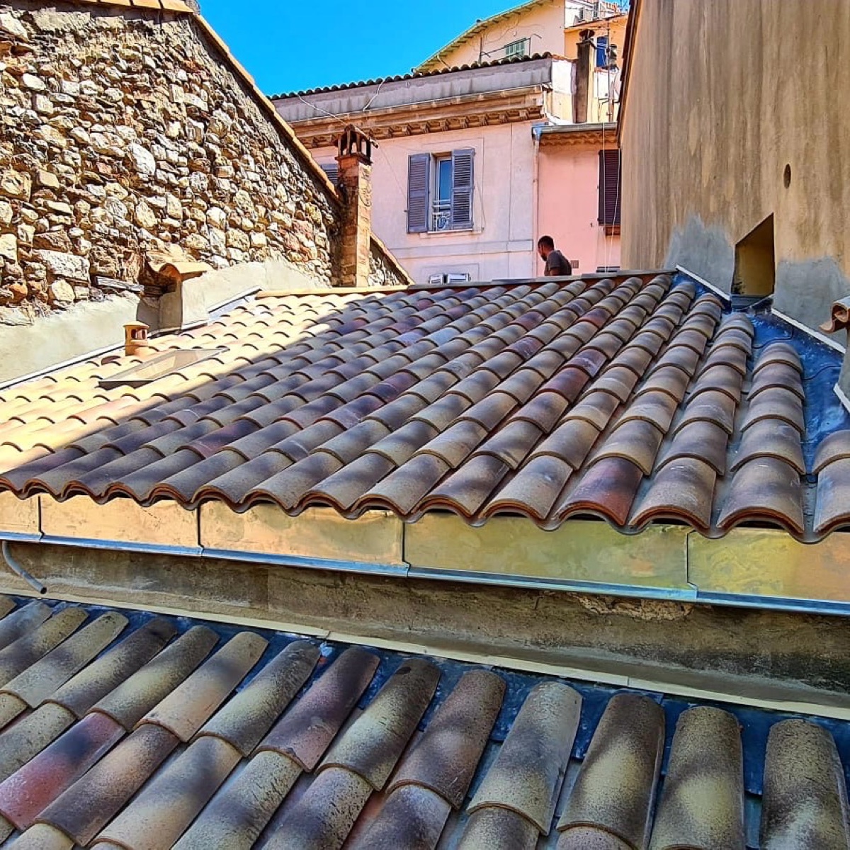 Mas en pierre — reprise charpente
